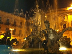 Luoghi8_Fontana_di_Diana_Ortigia(SR)_IMG_2545